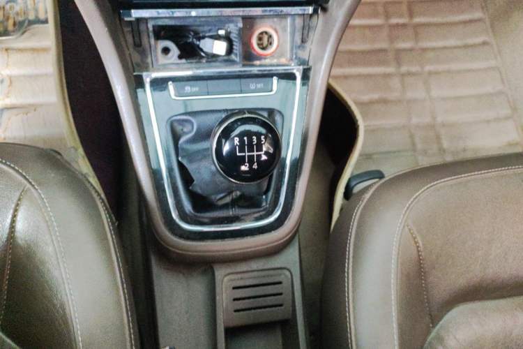 Used Volkswagen Bora 2014 1.6L Manual Comfort Model Gear Lever