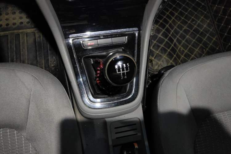 Used Volkswagen Bora 2014 1.6L Manual Fashion Edition Gear Lever