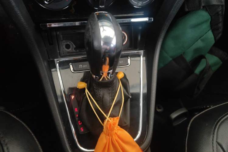 Used Volkswagen Bora 2014 1.6L Automatic Comfort Model Gear Lever