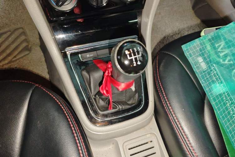 Used Volkswagen Bora 2014 1.6L Manual Fashion Edition Gear Lever