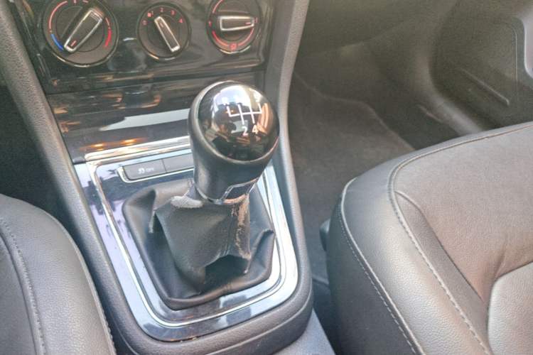 Used Volkswagen Bora 2014 1.6L Manual Comfort Model Gear Lever