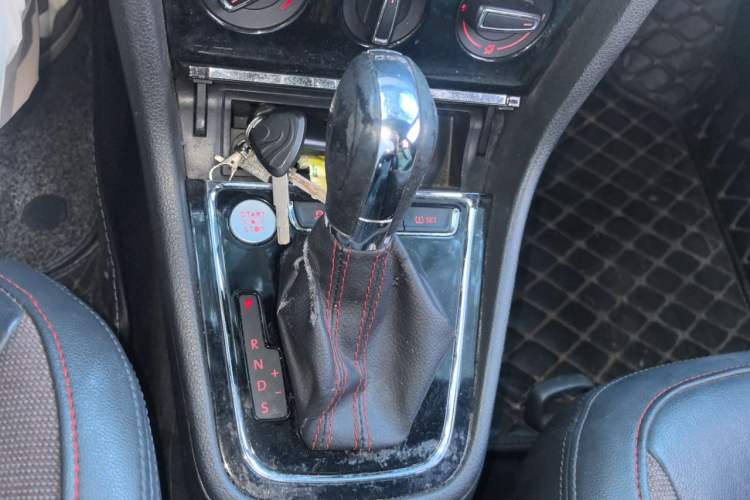 Used Volkswagen Bora 2014 1.4TSI Automatic Sportline Gear Lever
