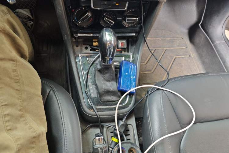 Used Volkswagen Bora 2014 1.6L Automatic Comfort Model Gear Lever