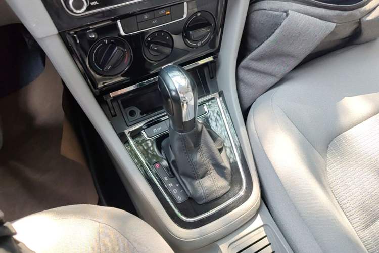 Used Volkswagen Bora 2014 1.6L Automatic Fashion Model Gear Lever
