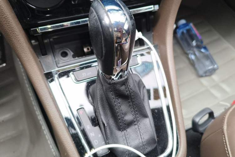 Used Volkswagen Bora 2014 1.6L Automatic Comfort Model Gear Lever