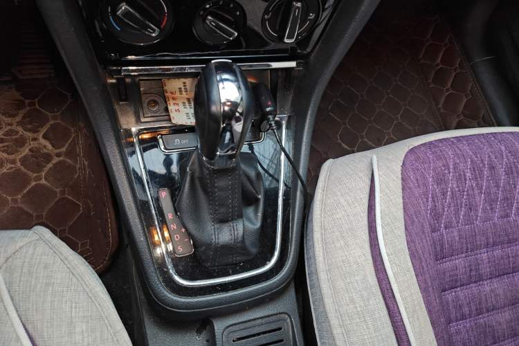 Used Volkswagen Bora 2014 1.6L Automatic Comfort Model Gear Lever