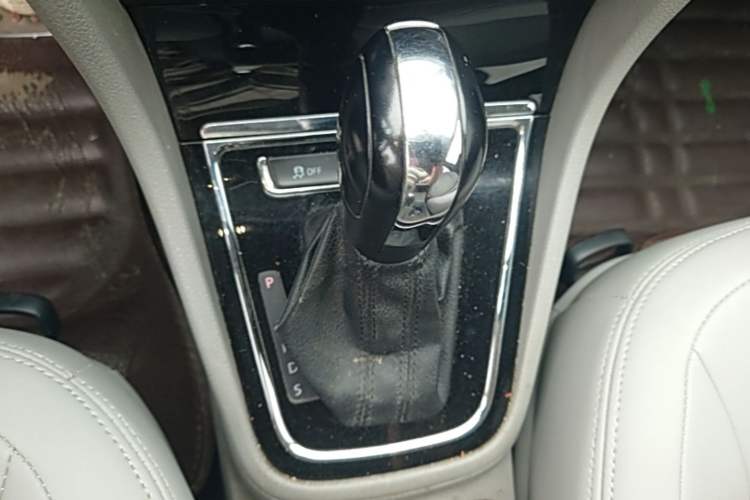 Used Volkswagen Bora 2014 1.6L Automatic Fashion Model Gear Lever
