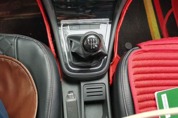 Used Volkswagen Bora 2014 1.6L Manual Fashion Edition Gear Lever