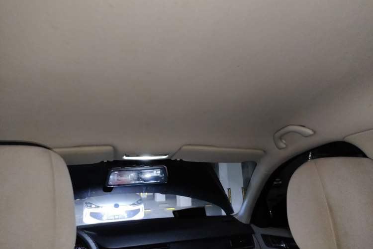 Used Volkswagen Bora 2014 1.6L Manual Fashion Edition Headliner