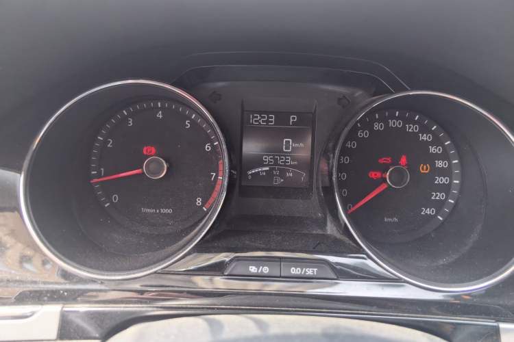 Used Volkswagen Bora 2014 1.6L Automatic Comfort Model Instrument Cluster