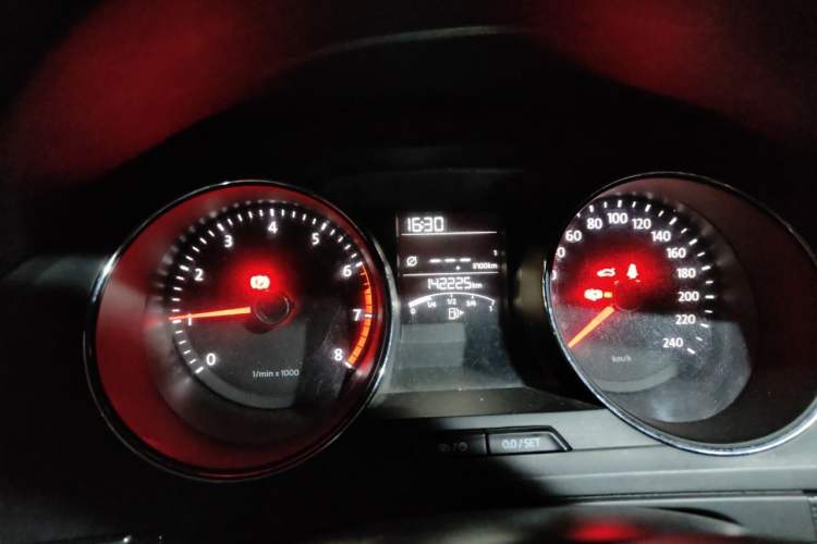 Used Volkswagen Bora 2014 1.6L Manual Fashion Edition Instrument Cluster