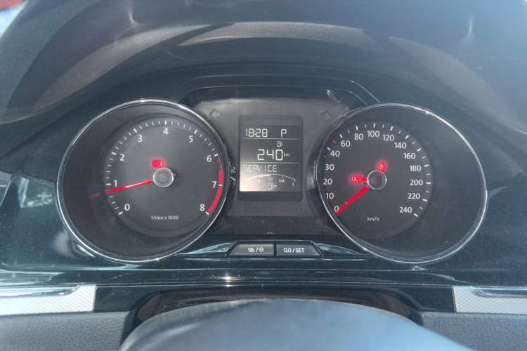 Used Volkswagen Bora 2014 1.4TSI Automatic Sportline Instrument Cluster