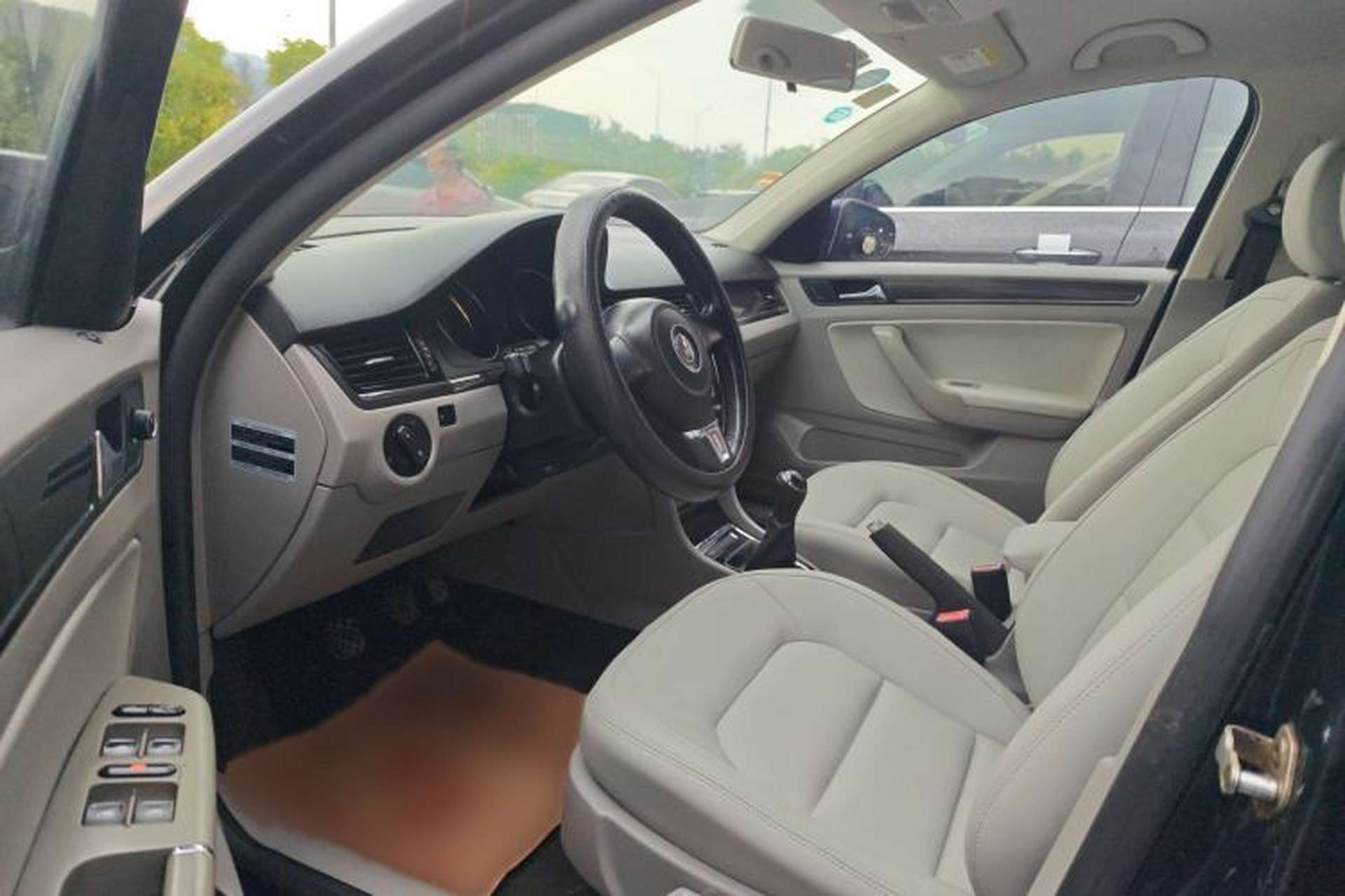 Used Volkswagen Bora 2014 1.6L Manual Fashion Edition Interior 1