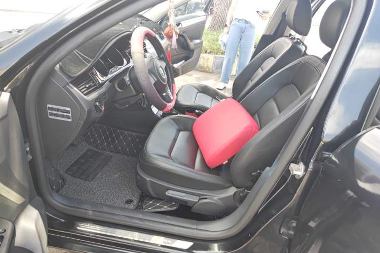 Used Volkswagen Bora 2014 1.6L Automatic Comfort Model Left Front Seat