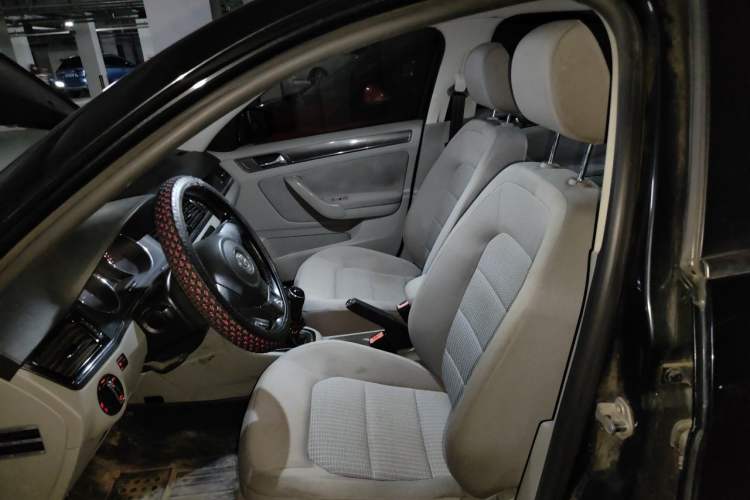 Used Volkswagen Bora 2014 1.6L Manual Fashion Edition Left Front Seat