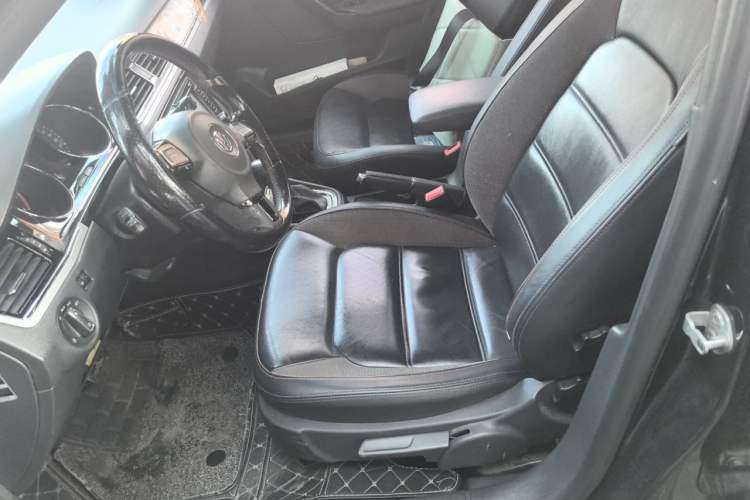 Used Volkswagen Bora 2014 1.4TSI Automatic Sportline Left Front Seat