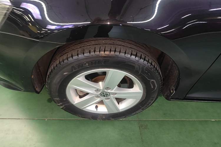 Used Volkswagen Bora 2014 1.6L Automatic Fashion Model Left Front Wheel Hub