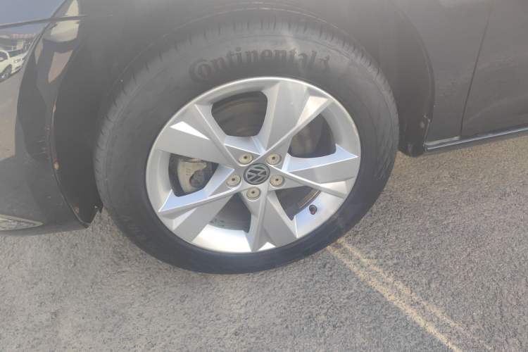 Used Volkswagen Bora 2014 1.6L Automatic Comfort Model Left Front Wheel Hub