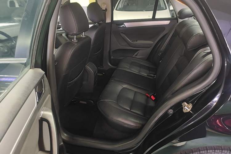 Used Volkswagen Bora 2014 1.6L Automatic Fashion Model Left Rear Seat