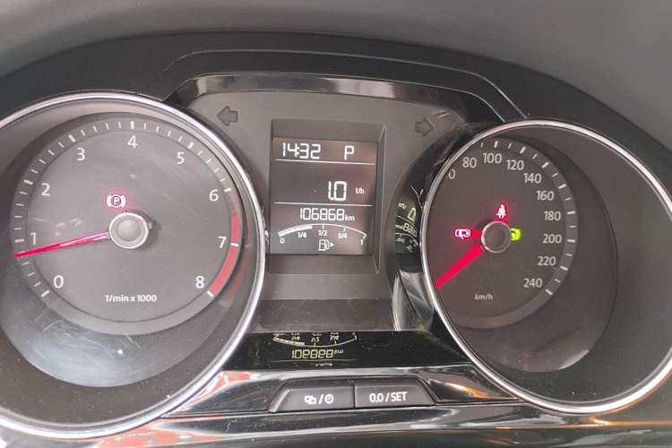 Used Volkswagen Bora 2014 1.6L Automatic Comfort Model Odometer Close Up