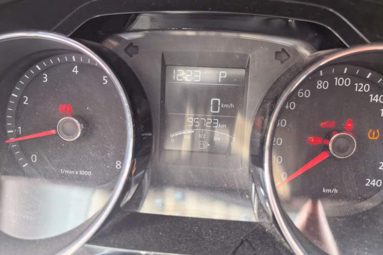 Used Volkswagen Bora 2014 1.6L Automatic Comfort Model Odometer Close Up