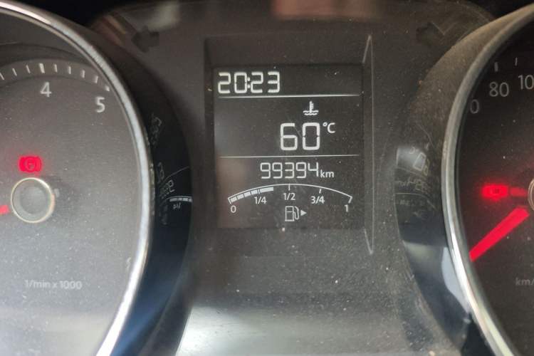Used Volkswagen Bora 2014 1.4 TSI Manual Comfort Model Odometer Close Up