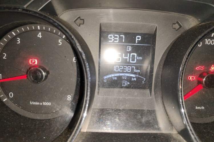 Used Volkswagen Bora 2014 1.6L Automatic Fashion Model Odometer Close Up