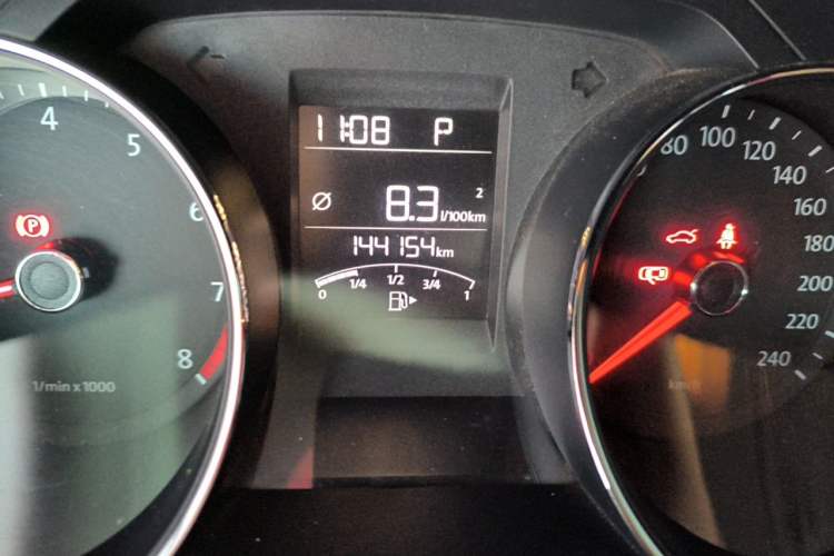 Used Volkswagen Bora 2014 1.6L Automatic Fashion Model Odometer Close Up