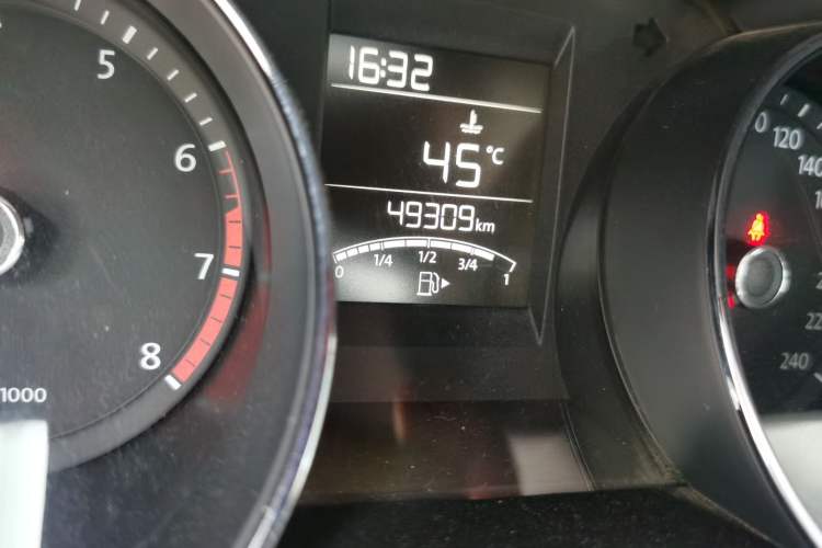 Used Volkswagen Bora 2014 1.6L Manual Fashion Edition Odometer Close Up