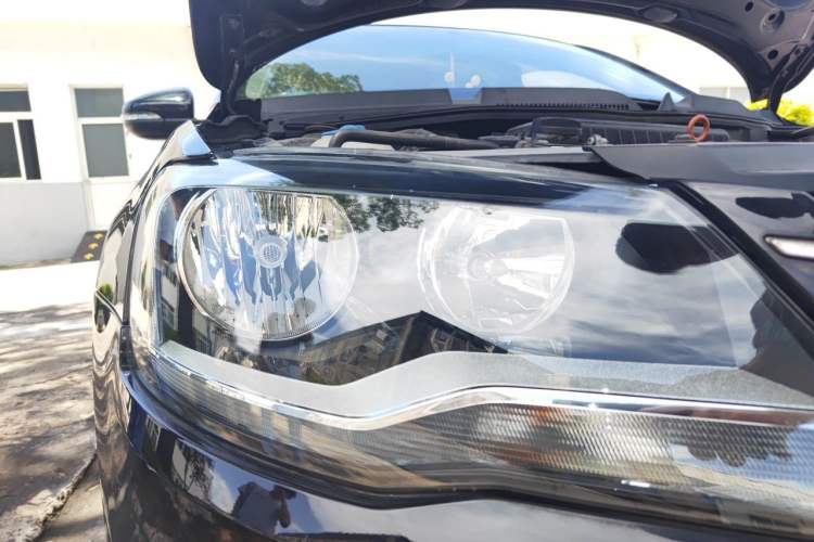 Used Volkswagen Bora 2014 1.6L Automatic Comfort Model Right Front Headlight