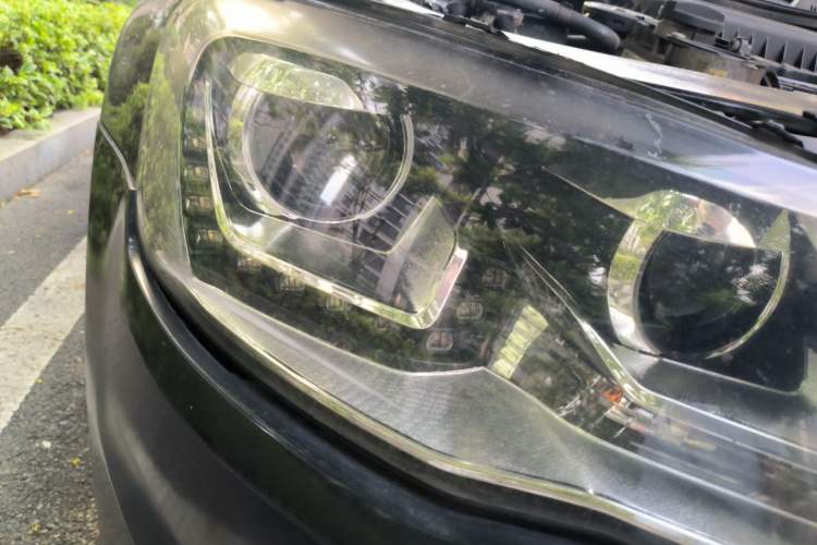 Used Volkswagen Bora 2014 1.6L Manual Comfort Model Right Front Headlight