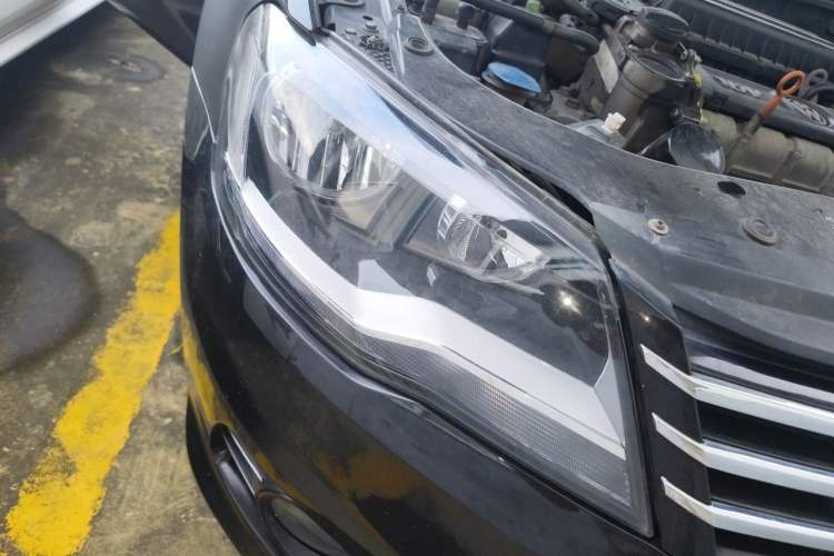 Used Volkswagen Bora 2014 1.6L Automatic Comfort Model Right Front Headlight