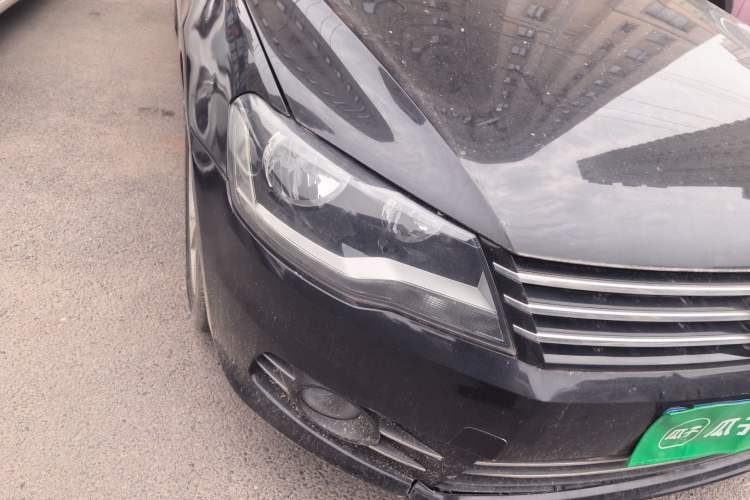 Used Volkswagen Bora 2014 1.6L Automatic Comfort Model Right Front Headlight