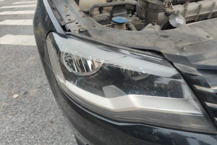 Used Volkswagen Bora 2014 1.6L Automatic Comfort Model Right Front Headlight