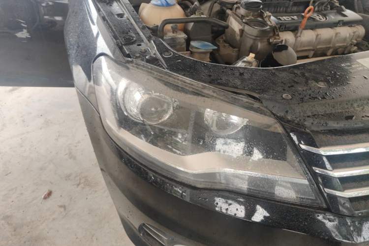 Used Volkswagen Bora 2014 1.6L Automatic Comfort Model Right Front Headlight
