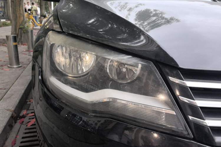 Used Volkswagen Bora 2014 1.6L Automatic Comfort Model Right Front Headlight