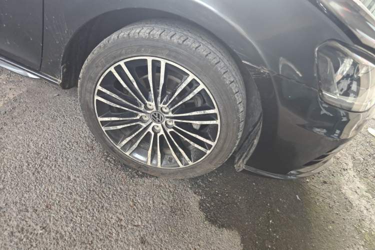 Used Volkswagen Bora 2014 1.4TSI Automatic Sportline Right Front Wheel Hub