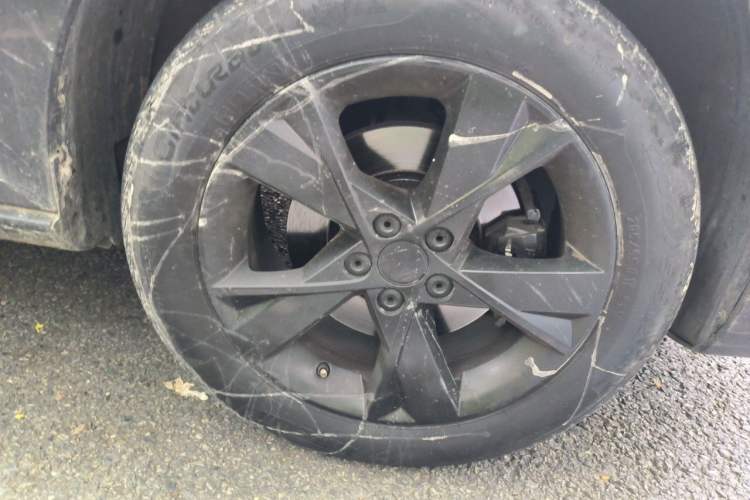 Used Volkswagen Bora 2014 1.6L Manual Comfort Model Right Front Wheel Hub