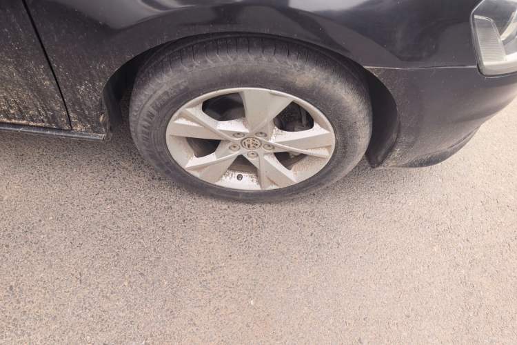 Used Volkswagen Bora 2014 1.6L Automatic Comfort Model Right Front Wheel Hub