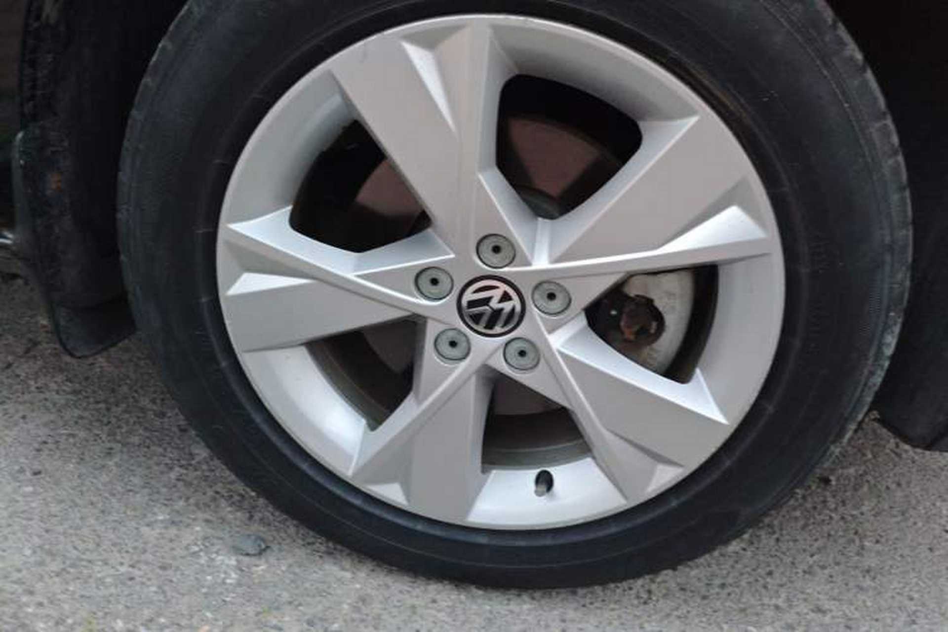 Used Volkswagen Bora 2014 1.6L Automatic Comfort Model Right Front Wheel Hub