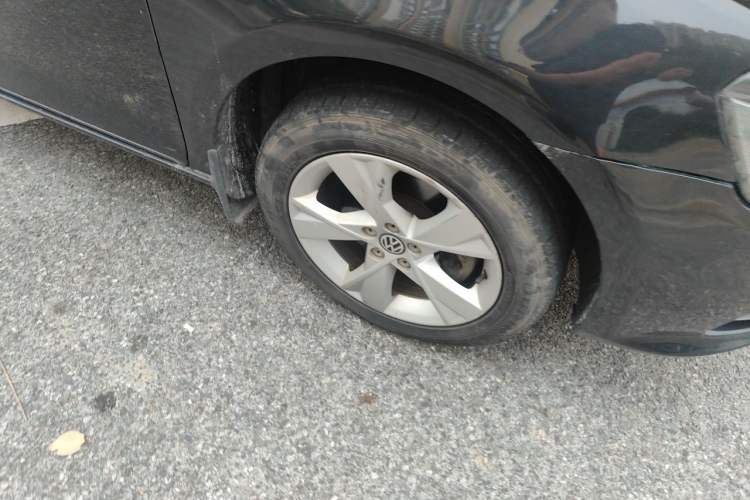 Used Volkswagen Bora 2014 1.6L Automatic Comfort Model Right Front Wheel Hub