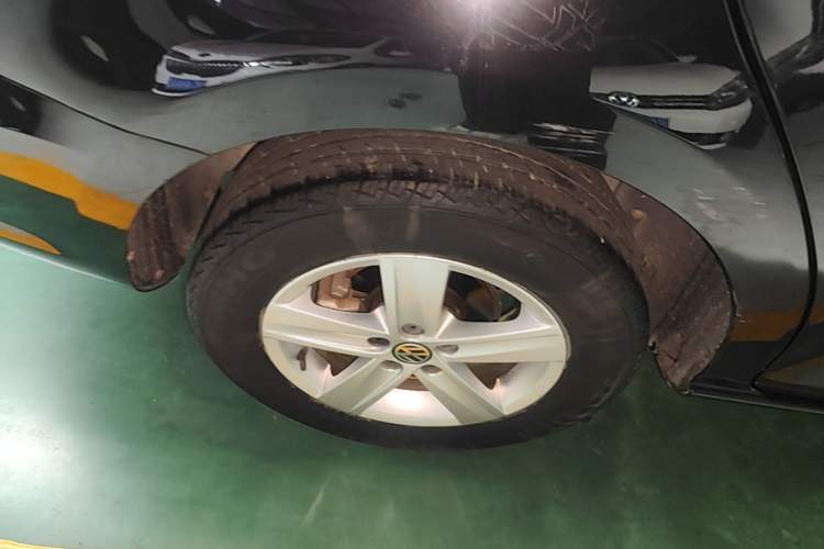 Used Volkswagen Bora 2014 1.6L Automatic Fashion Model Right Rear Wheel Hub