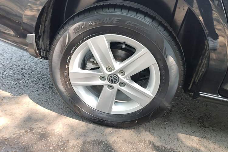Used Volkswagen Bora 2014 1.6L Automatic Fashion Model Right Rear Wheel Hub