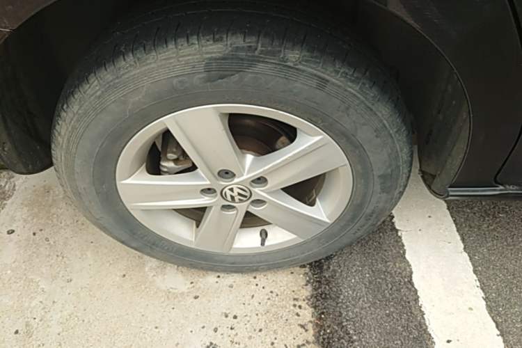 Used Volkswagen Bora 2014 1.6L Automatic Fashion Model Right Rear Wheel Hub
