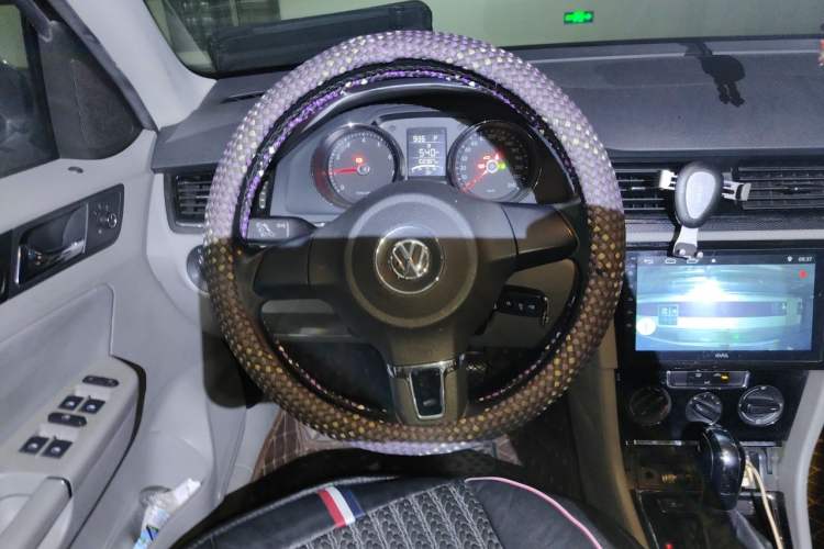 Used Volkswagen Bora 2014 1.6L Automatic Fashion Model Steering Wheel