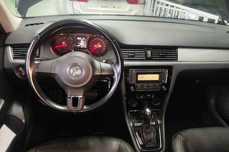Used Volkswagen Bora 2014 1.6L Automatic Fashion Model Steering Wheel