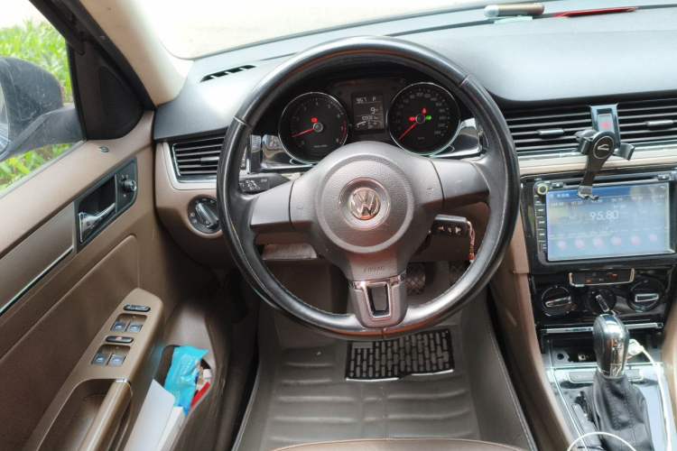 Used Volkswagen Bora 2014 1.6L Automatic Comfort Model Steering Wheel