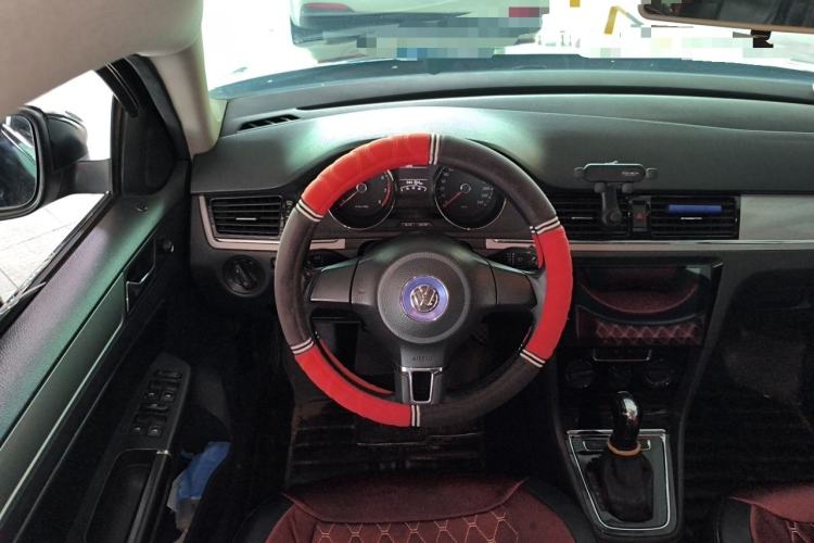 Used Volkswagen Bora 2014 1.6L Automatic Fashion Model Steering Wheel
