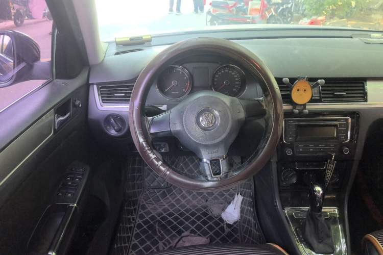 Used Volkswagen Bora 2014 1.6L Automatic Fashion Model Steering Wheel
