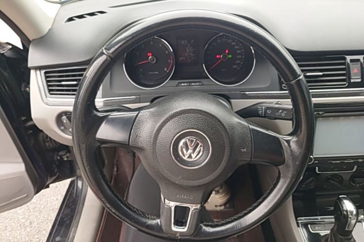 Used Volkswagen Bora 2014 1.6L Automatic Fashion Model Steering Wheel
